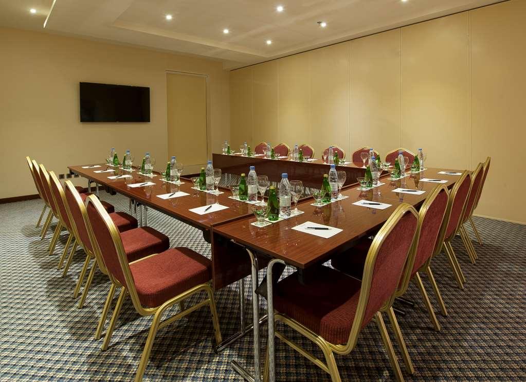 אל חובר Radisson Blu Hotel, Dhahran מתקנים תמונה