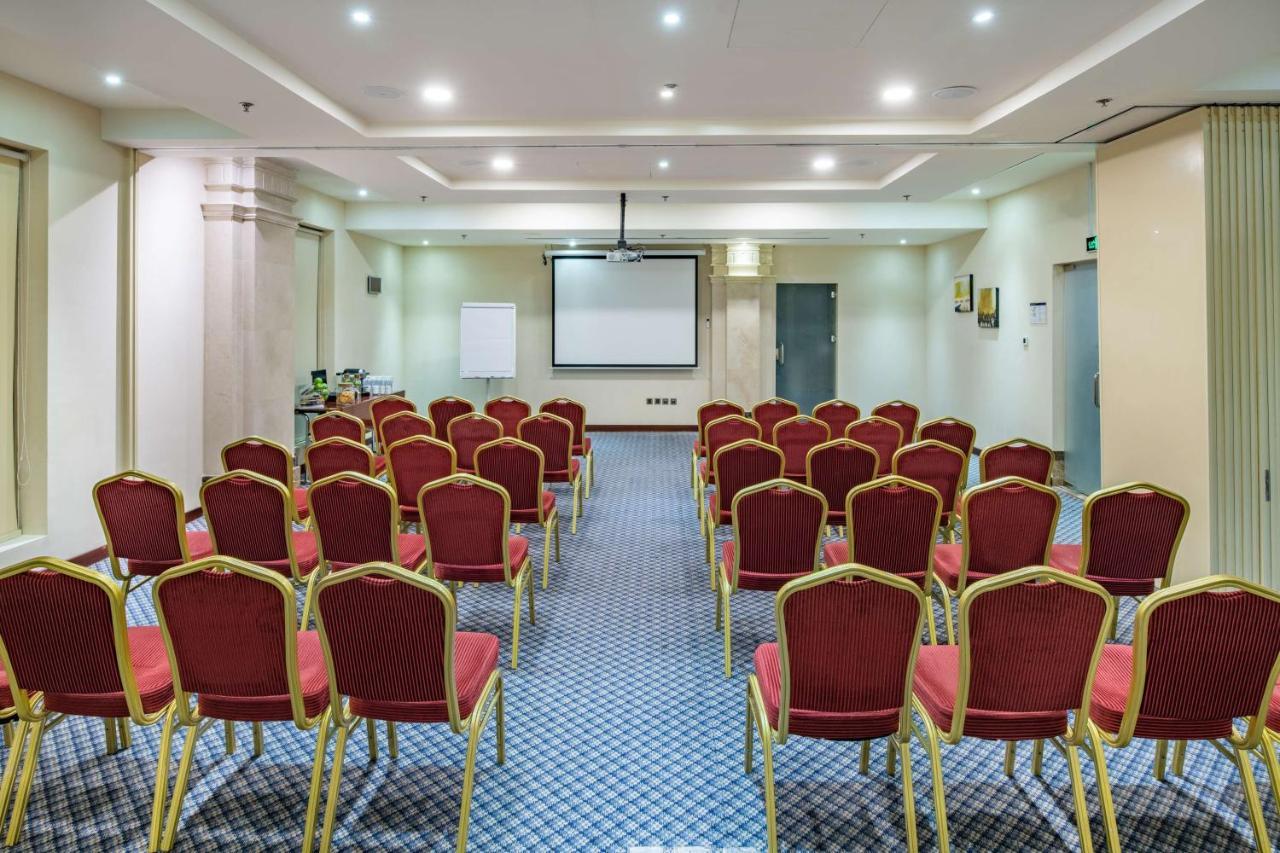 אל חובר Radisson Blu Hotel, Dhahran מראה חיצוני תמונה