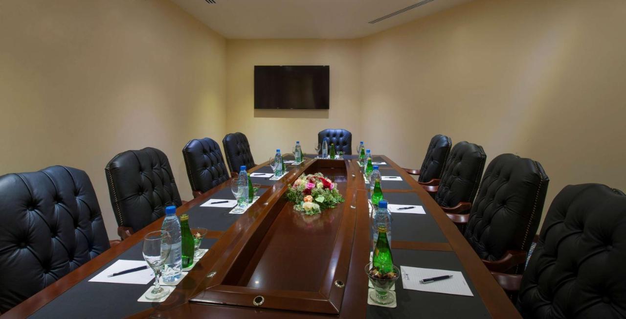 אל חובר Radisson Blu Hotel, Dhahran מראה חיצוני תמונה