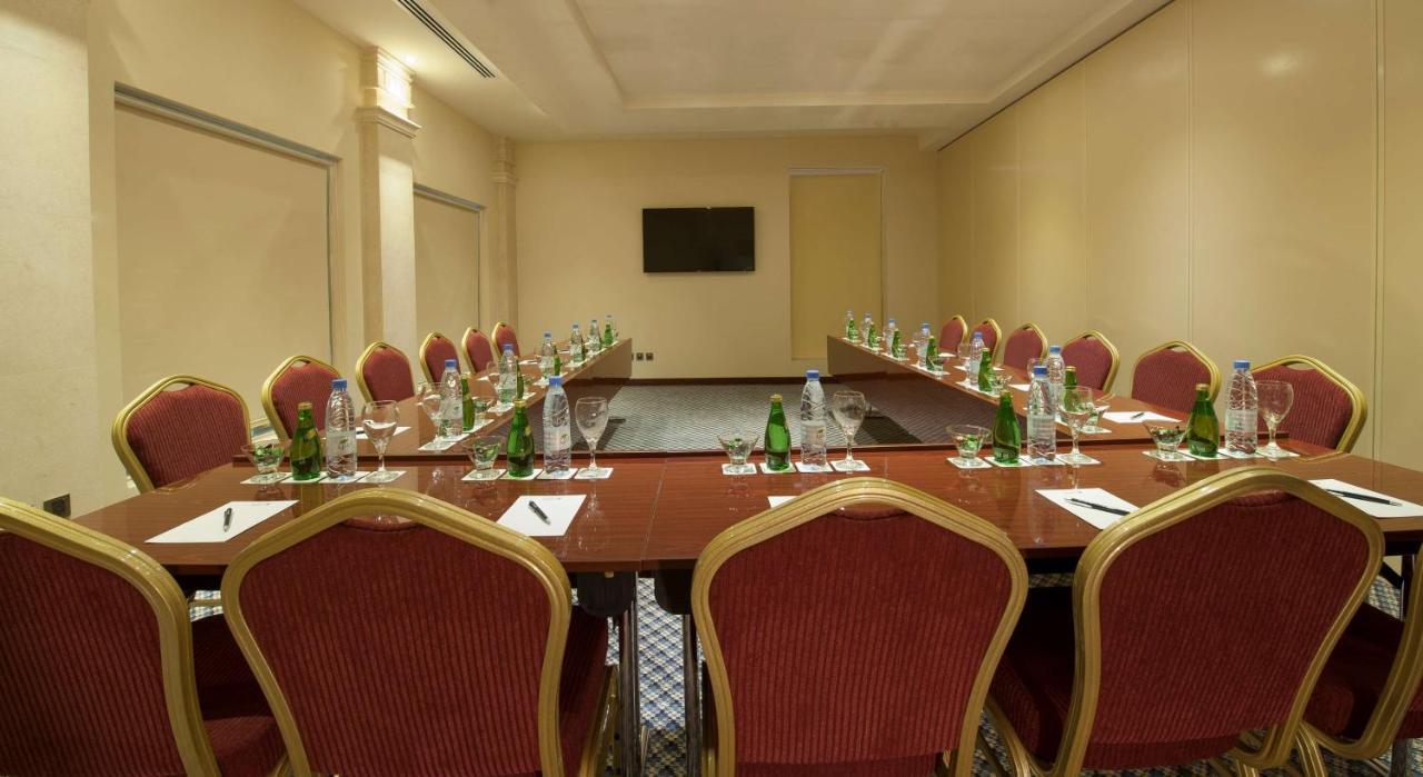 אל חובר Radisson Blu Hotel, Dhahran מראה חיצוני תמונה