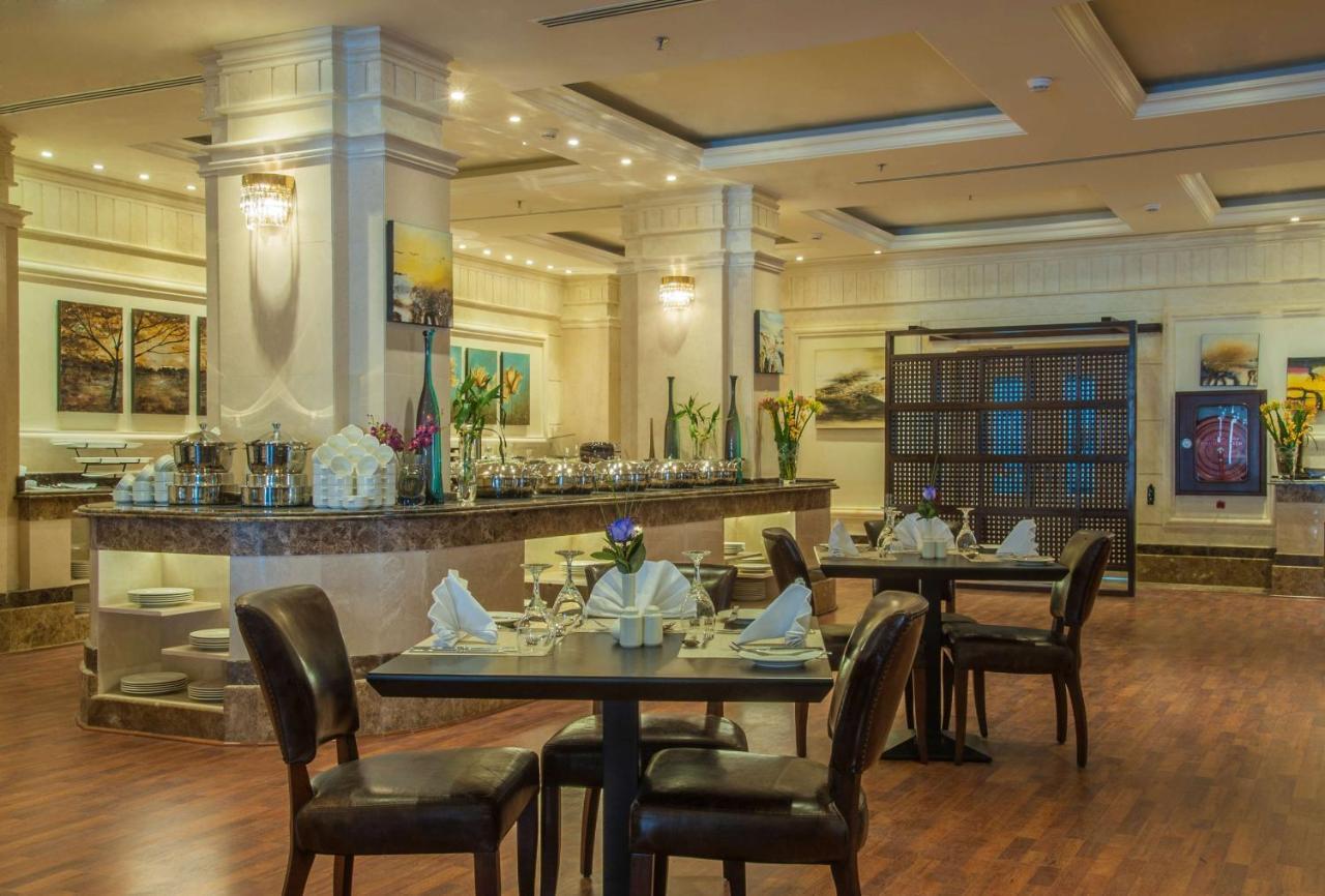 אל חובר Radisson Blu Hotel, Dhahran מראה חיצוני תמונה