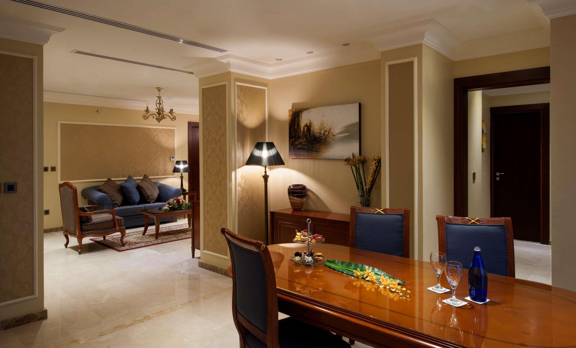 אל חובר Radisson Blu Hotel, Dhahran מראה חיצוני תמונה