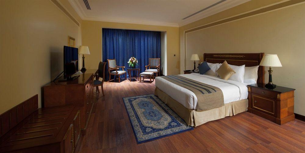אל חובר Radisson Blu Hotel, Dhahran מראה חיצוני תמונה