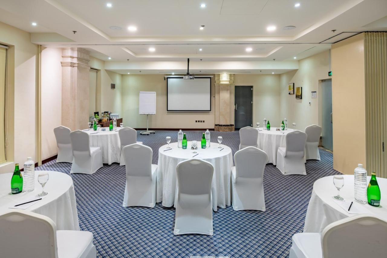 אל חובר Radisson Blu Hotel, Dhahran מראה חיצוני תמונה