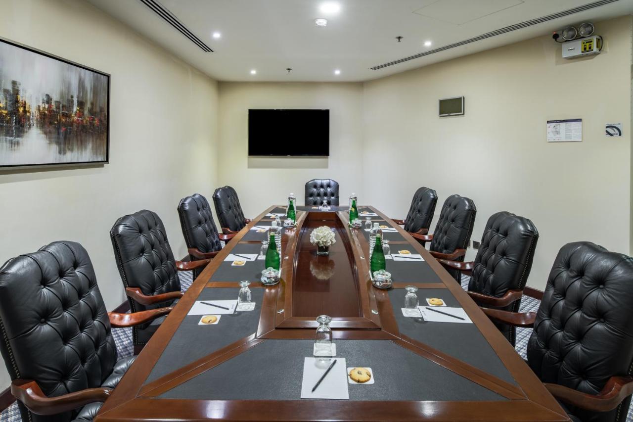 אל חובר Radisson Blu Hotel, Dhahran מראה חיצוני תמונה