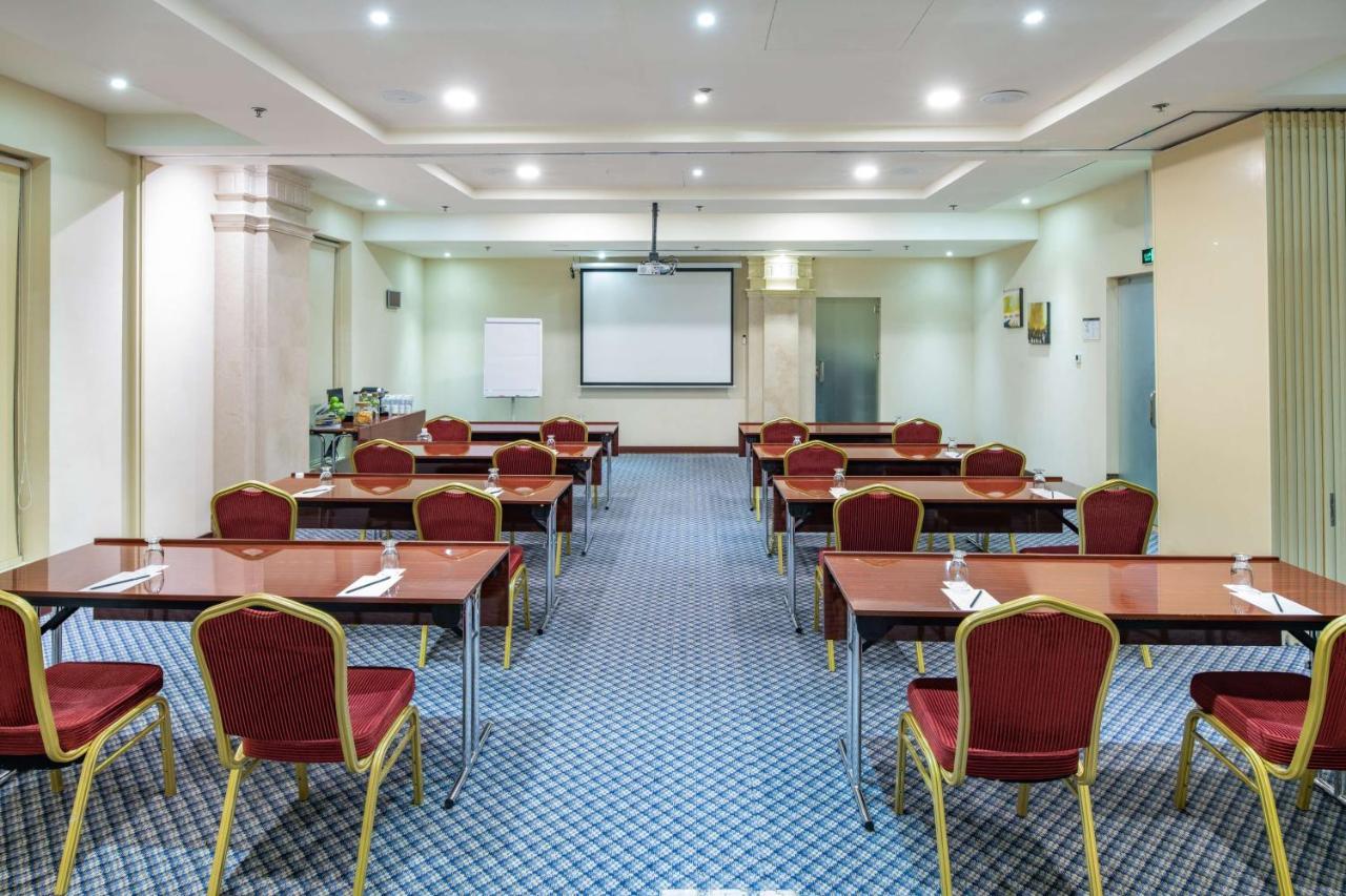 אל חובר Radisson Blu Hotel, Dhahran מראה חיצוני תמונה